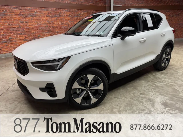2026 Volvo XC40 B5 Plus