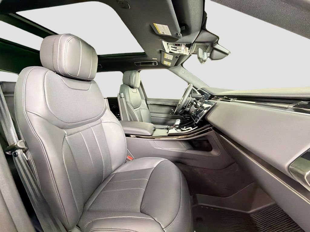 New 2026 Fuji White Land Rover Dynamic SE image 30