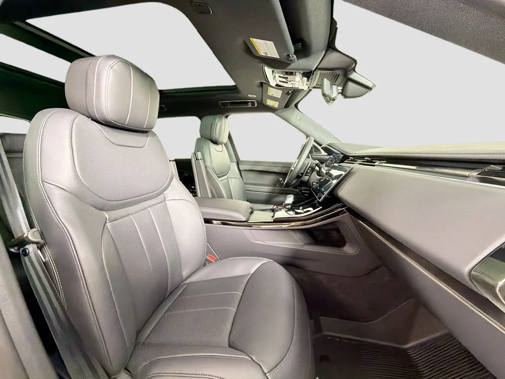 New 2026 Fuji White Land Rover Dynamic SE image 30