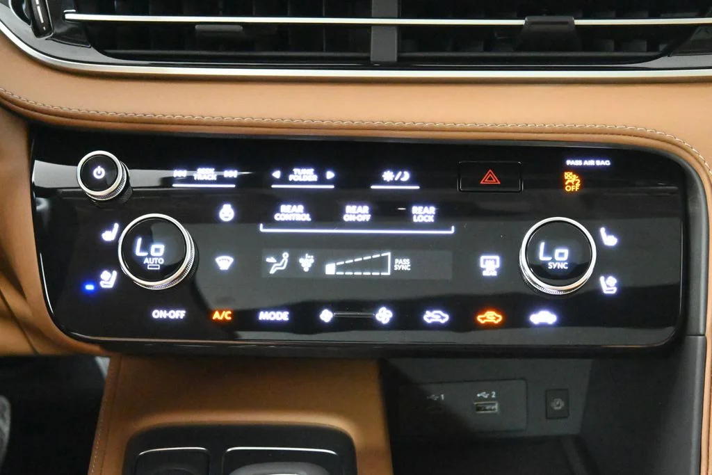 Used 2025 Black INFINITI Sensory image 18