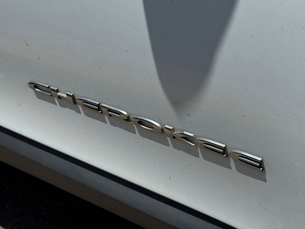 Used 2014 White Jeep Limited image 15