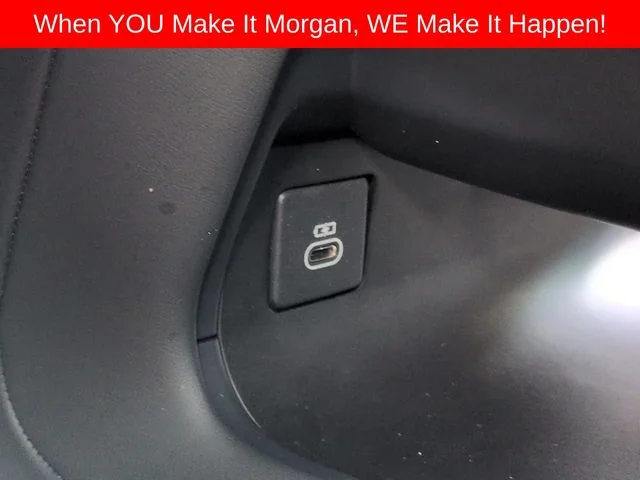 Used 2025  Land Rover Dynamic SE image 26