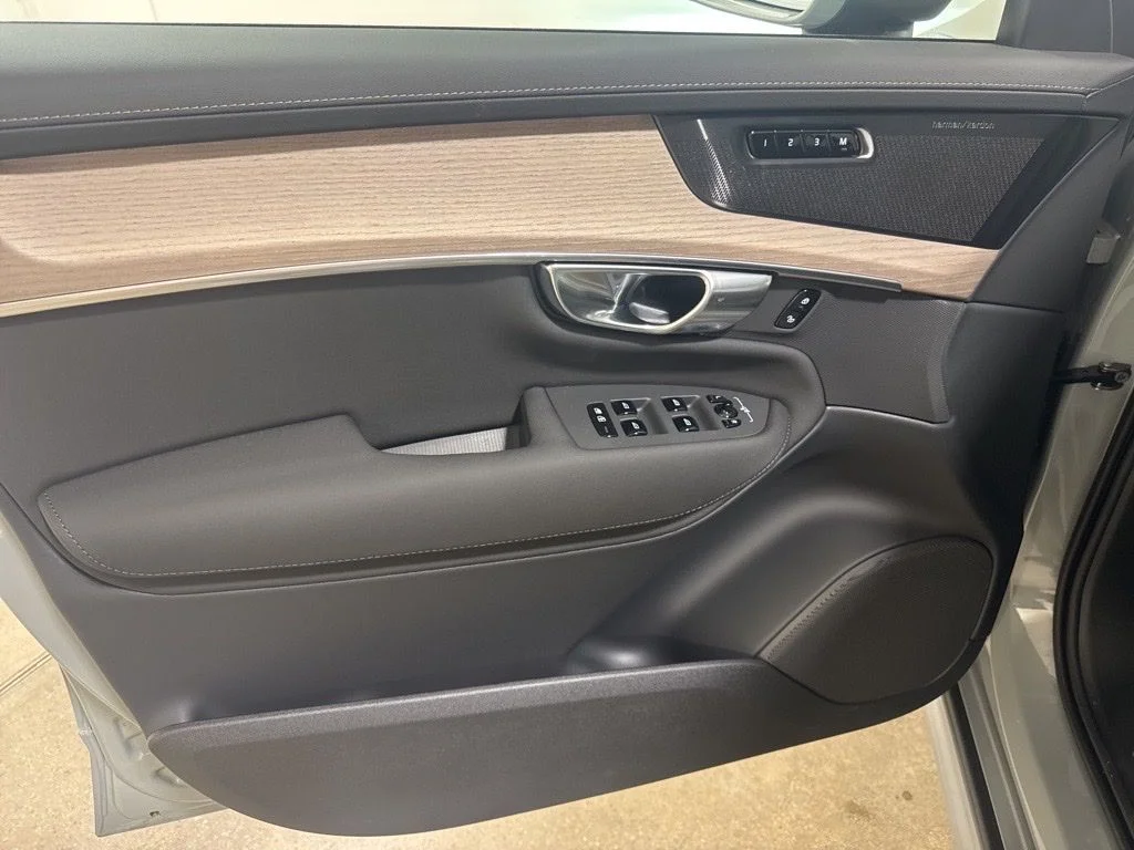 New 2026 Gray Metallic Volvo T8 Plus image 17