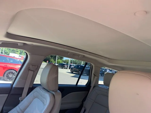 Used 2024 White Lincoln Reserve image 14