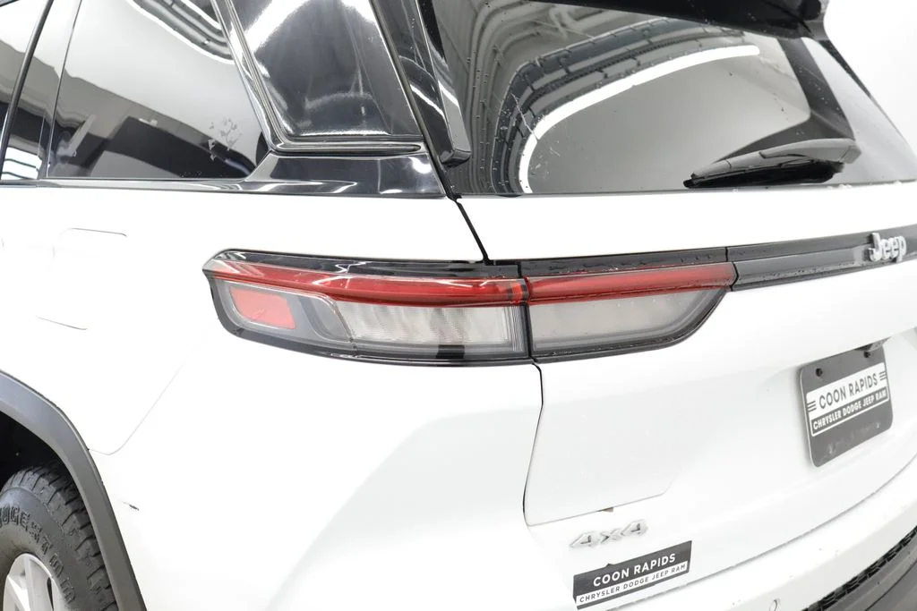 Used 2022 White Jeep Limited image 17