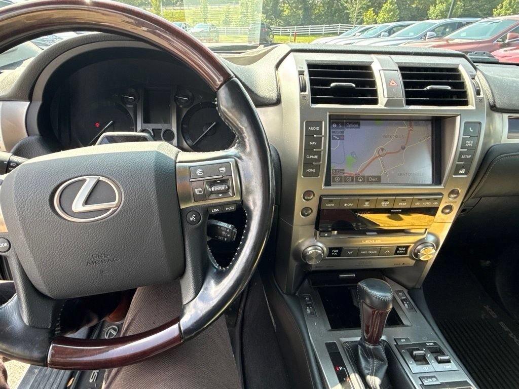 Used 2017 Starfire Pearl Lexus 460 Luxury image 19