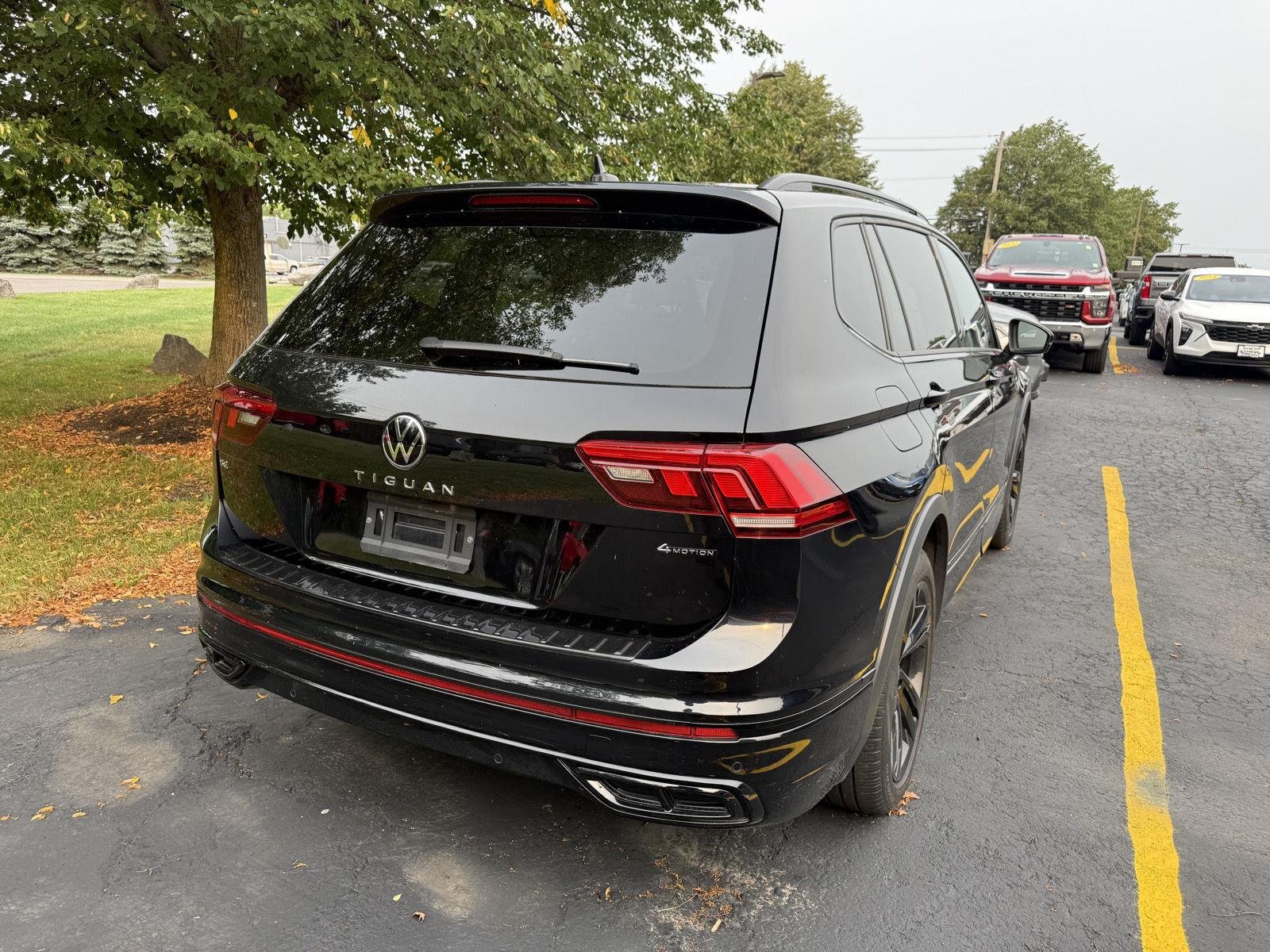 Used 2024 Deep Black Pearl Volkswagen SE R-Line Black image 9