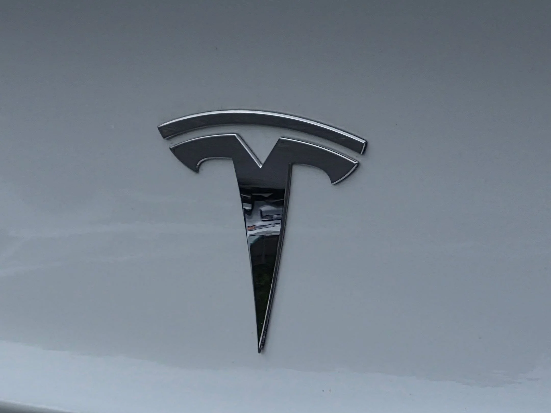 Used 2018 White Tesla Mid Range Battery image 23