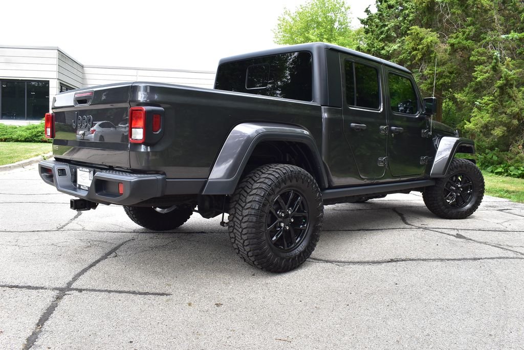 Used 2022 Crystal Metallic Jeep Sport image 17