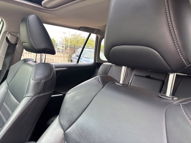 Used 2020 Silver Toyota XLE Premium image 9