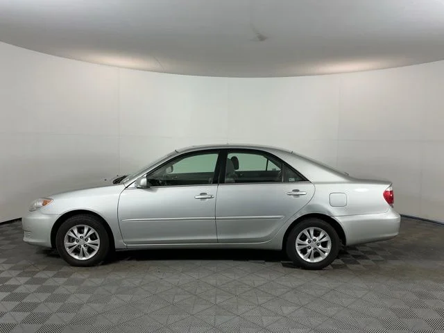 Used 2005 Silver Toyota LE image 8