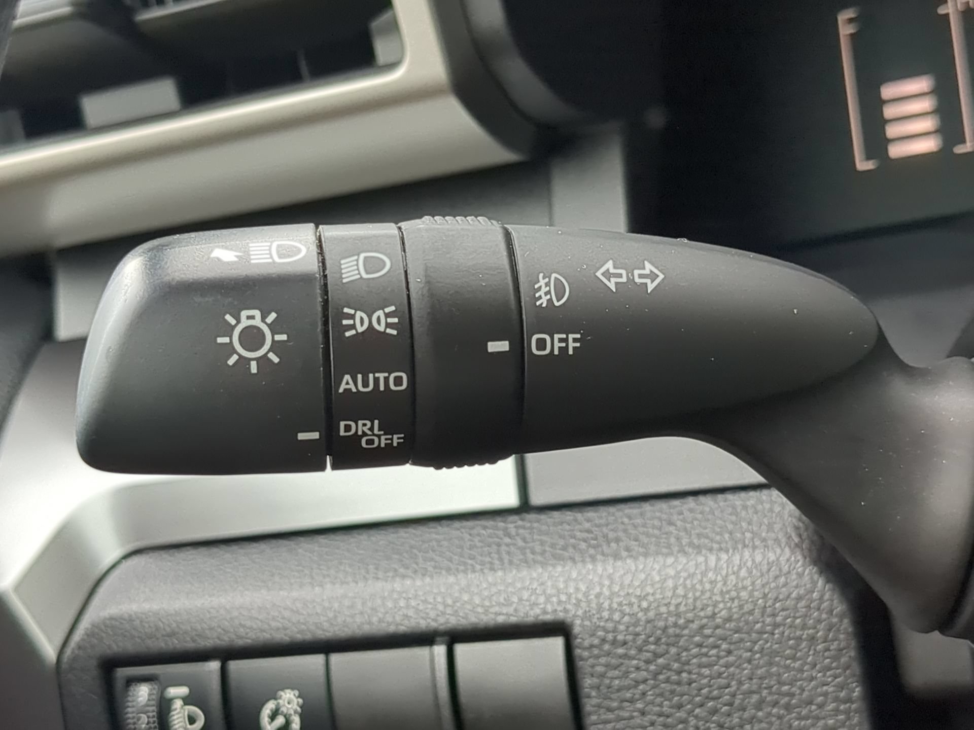Used 2025 Blue Crush Metallic Toyota SR5 Crew Cab Pickup image 60