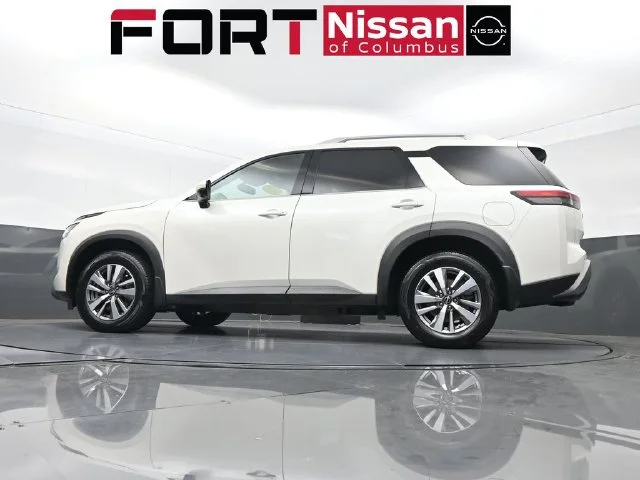 Used 2022 White Nissan SL image 36