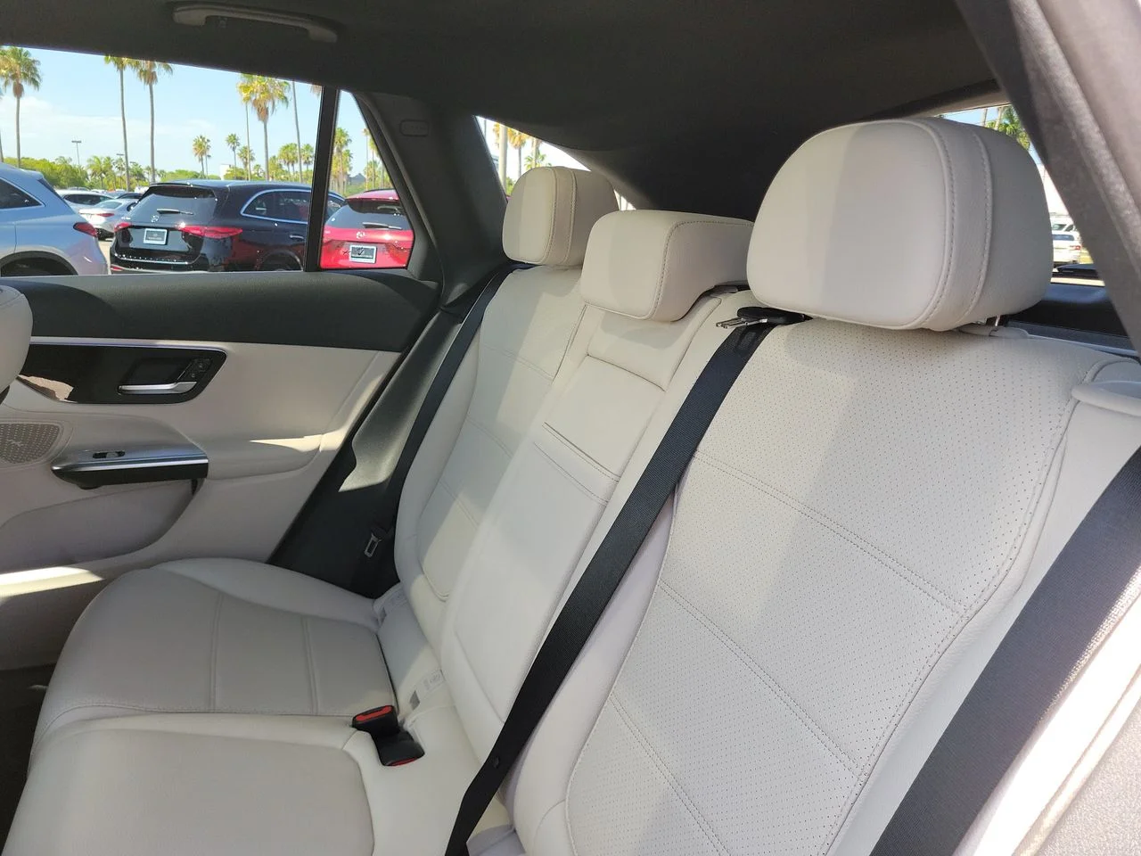 New 2026 Polar White Mercedes-Benz GLC 300 image 11