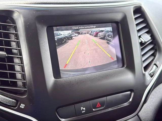 Used 2019 Gray Jeep Latitude Plus image 21