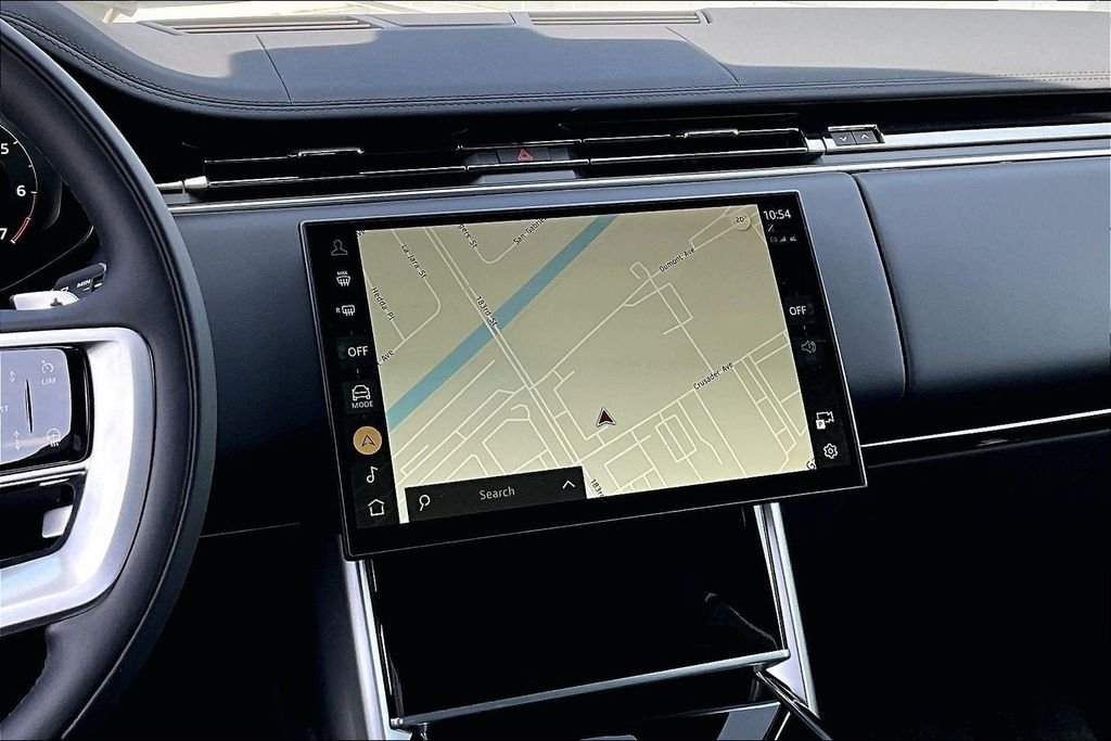 New 2026 FUJI WHITE Land Rover SE image 6