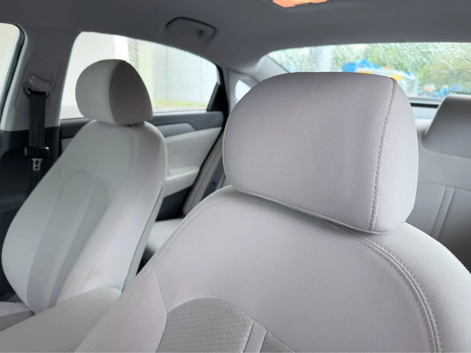 Used 2019  Hyundai SE image 19