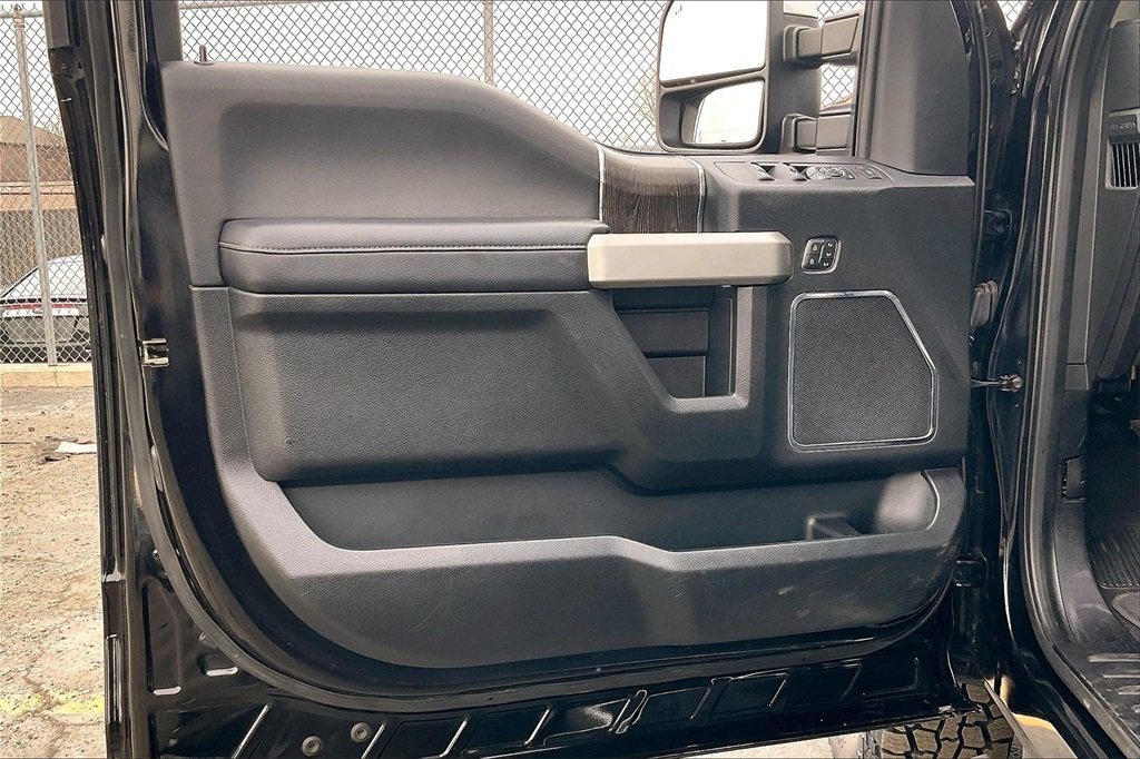 2020 FORD F-350 - Image 19