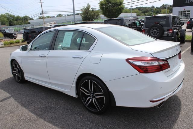 Used 2017 White Honda Touring image 27