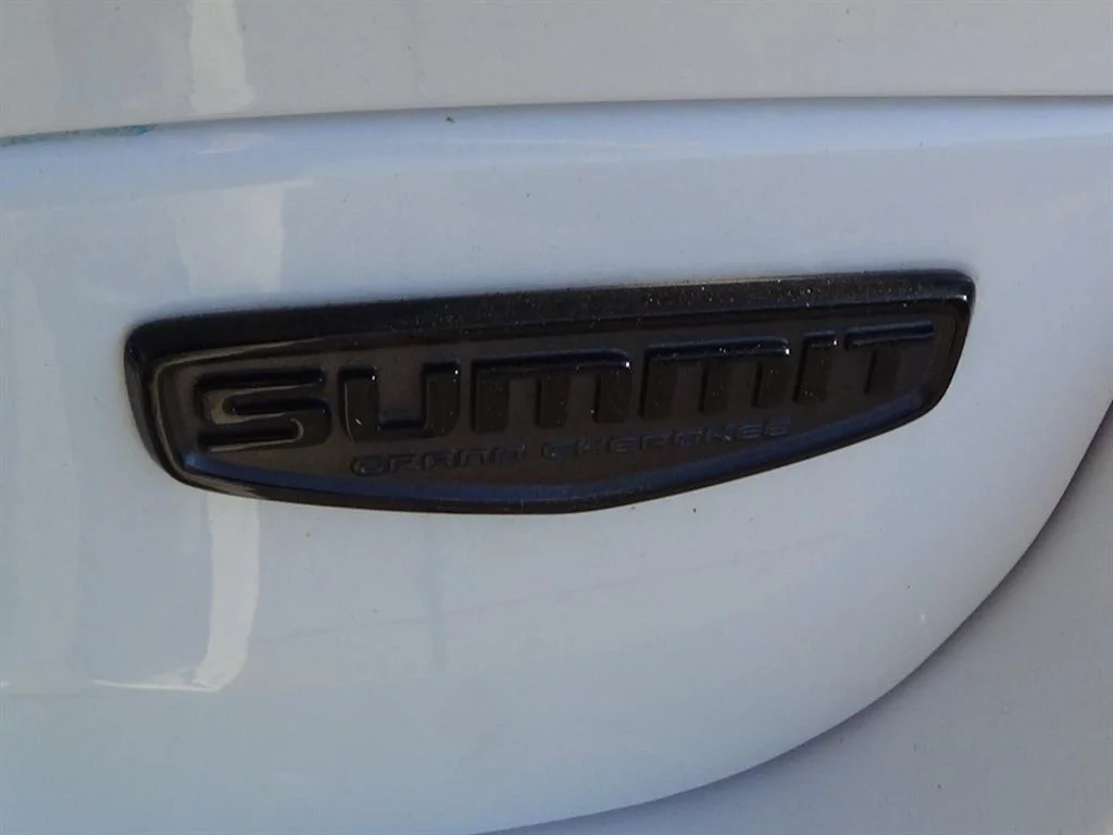 Used 2024 Bright White Clear Coat (pw7) Jeep Summit Reserve image 10