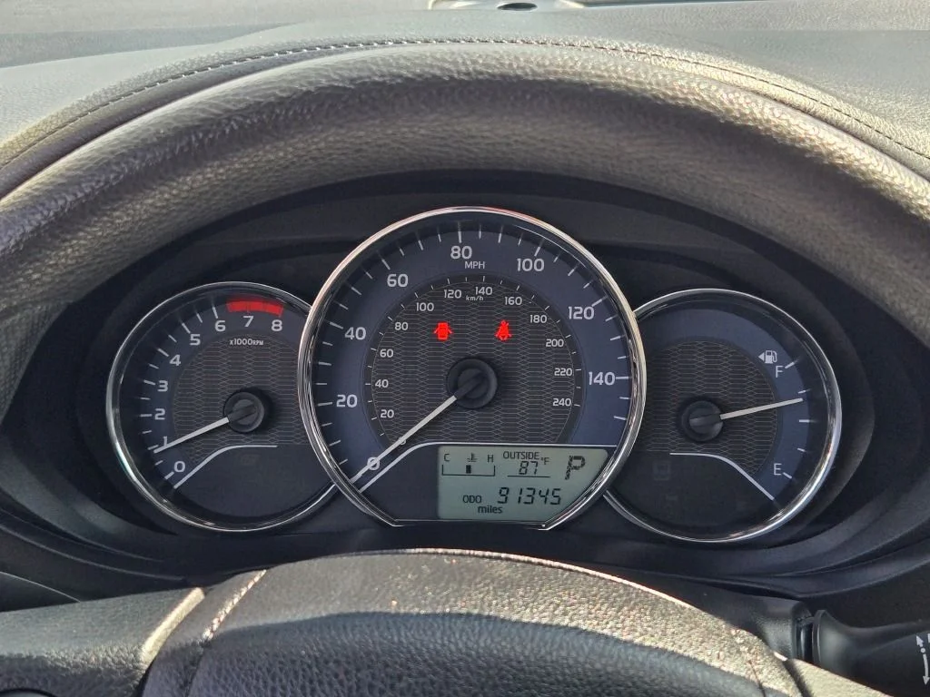 Used 2016 Silver Toyota LE image 27