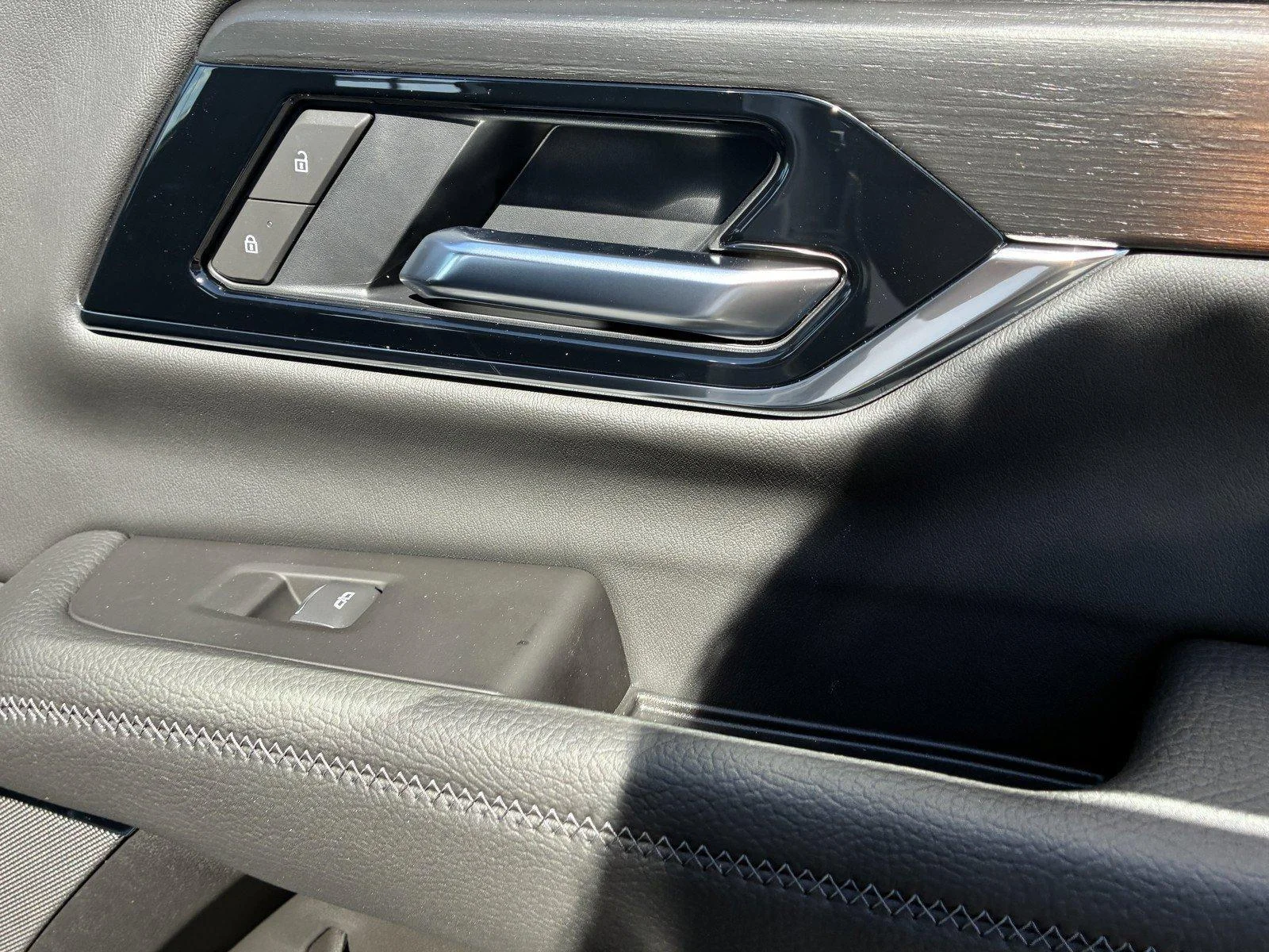 2026 GMC Yukon XL Denali - Photo 10