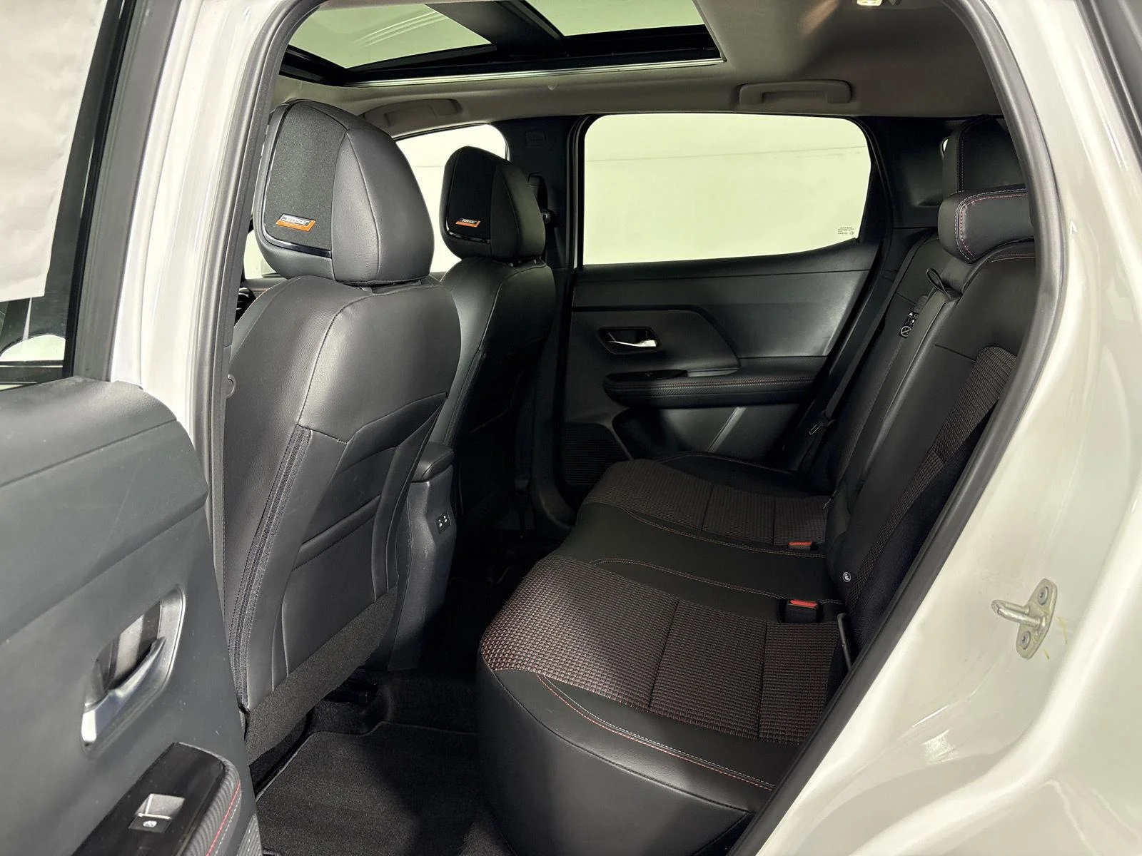 Used 2025 Aspen White Tricoat Nissan SR image 16