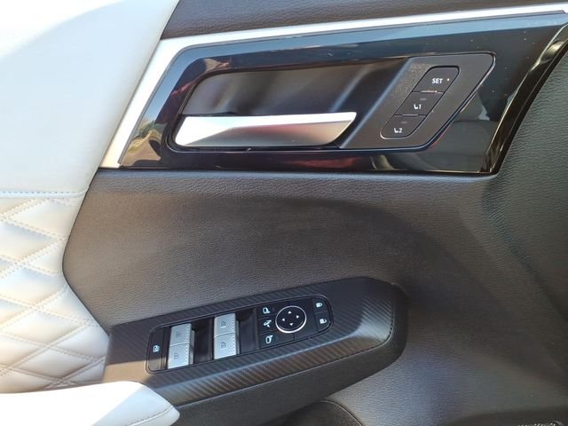 Used 2022  Mitsubishi SEL image 11