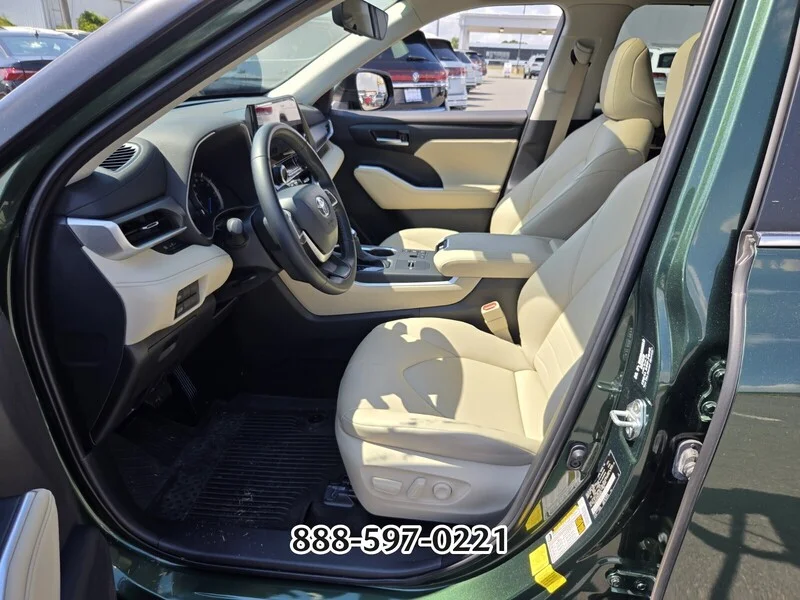 Used 2025 Cypress TOYOTA XLE image 11