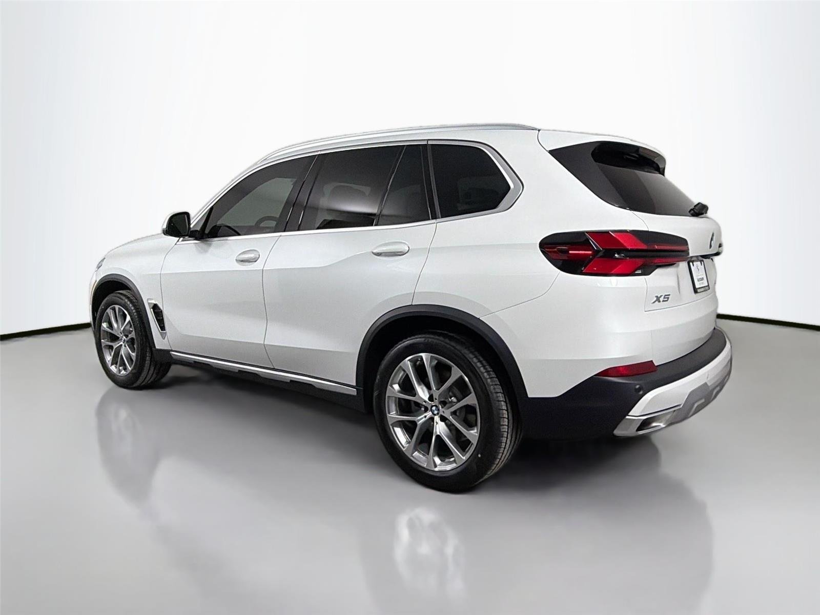 New 2026 Mineral White Metallic BMW xDrive40i image 7