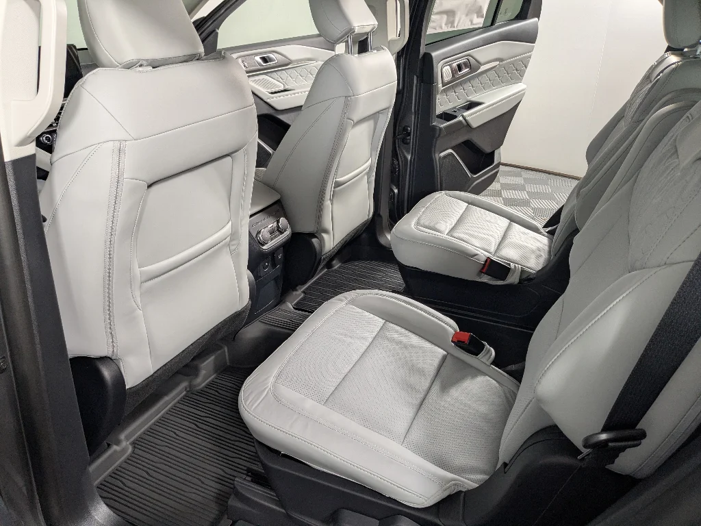 New 2026 CARBONIZED GRAY METALLIC Ford Platinum image 11