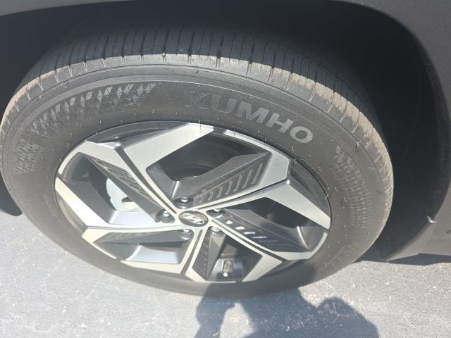 Used 2023 Phantom Black Hyundai SEL image 7