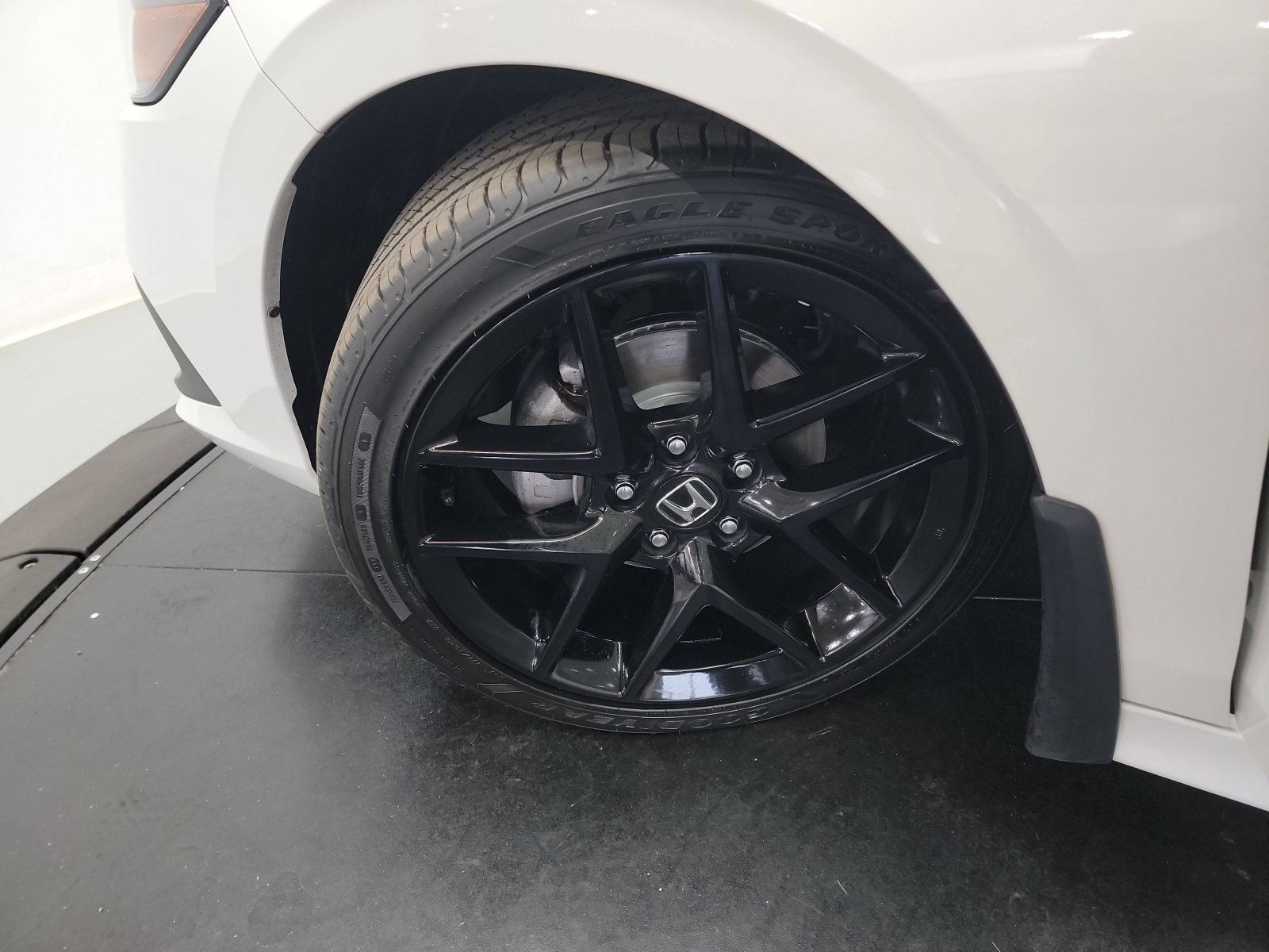 Certified Used 2024 Platinum White Pearl Honda Sport image 29