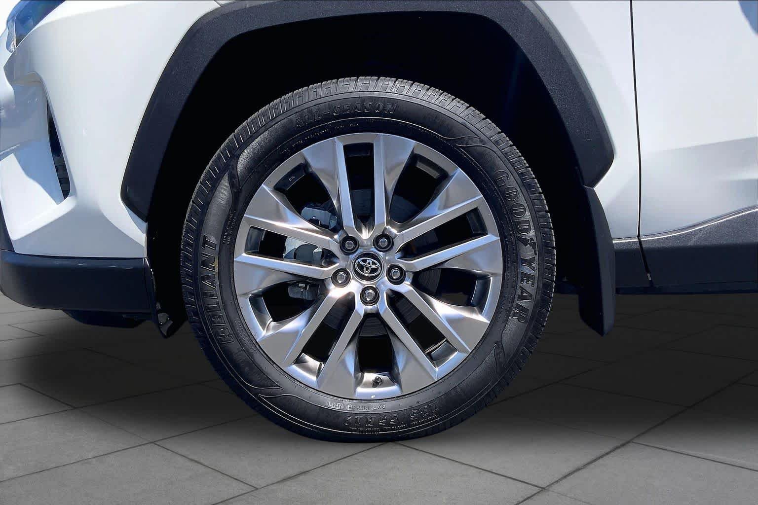 Certified Used 2021 Blizzard Pearl Toyota XLE Premium image 10