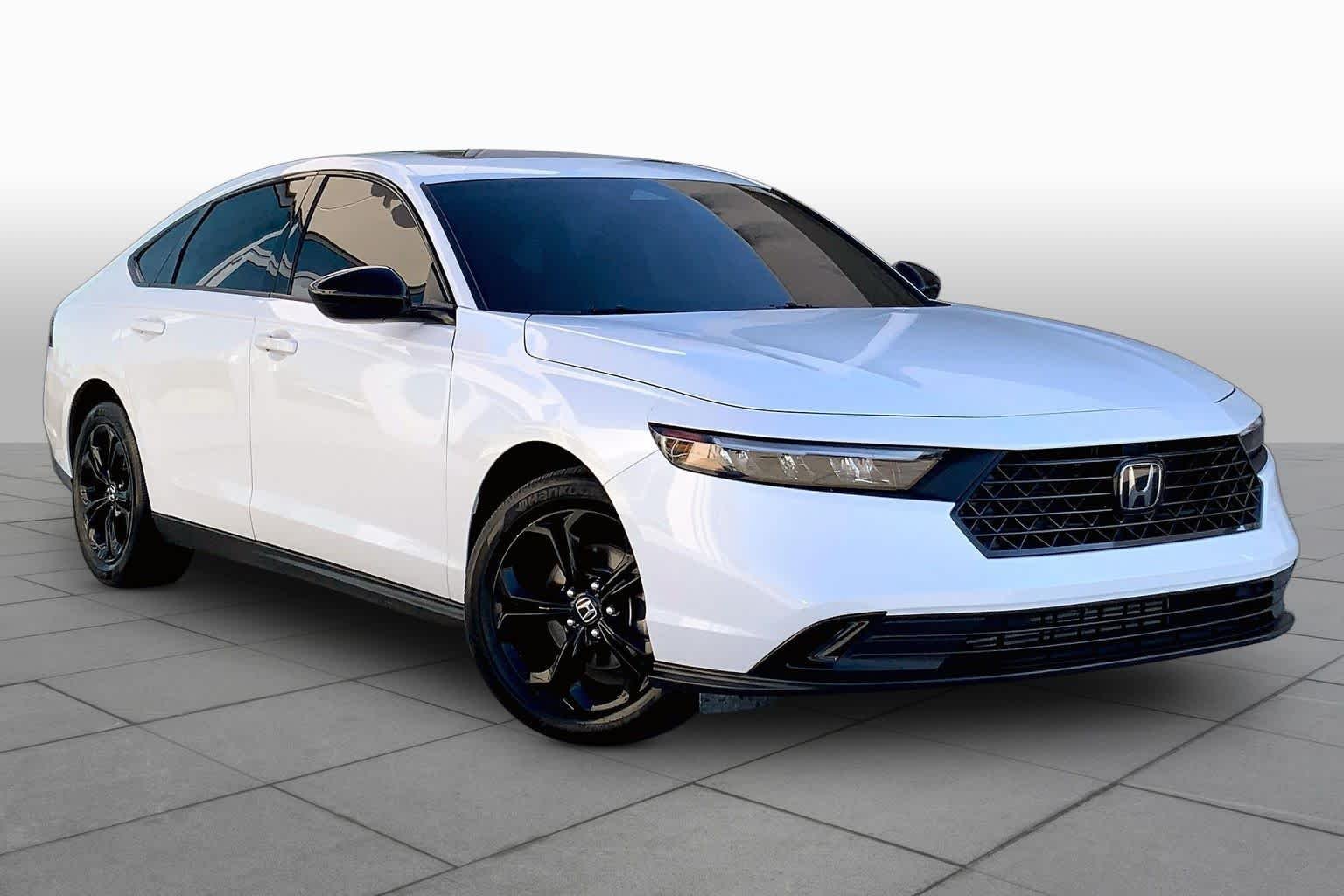Used 2025 Platinum White Pearl Honda SE image 3