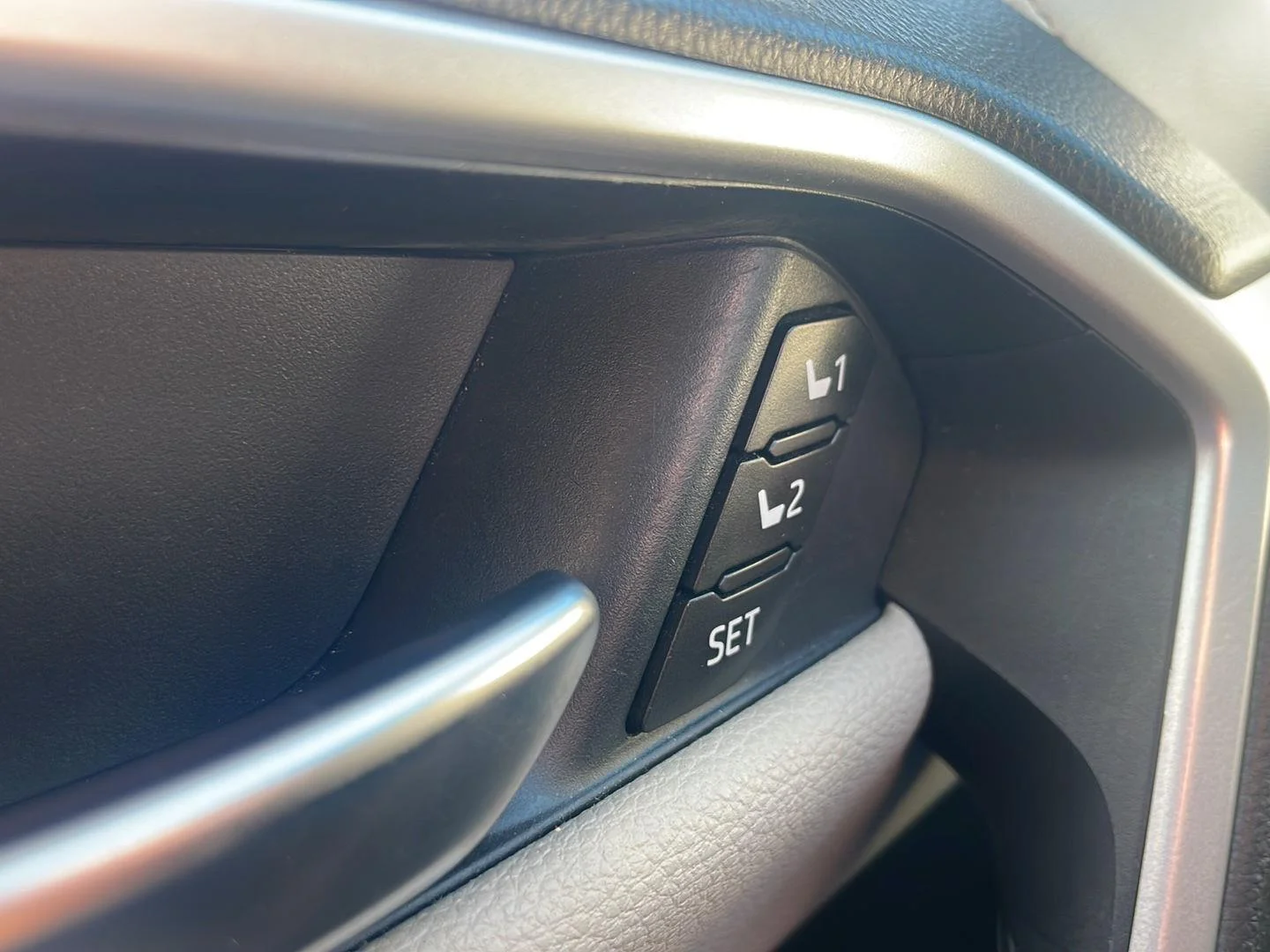Used 2019 Midnight Black Metallic Toyota Limited image 4