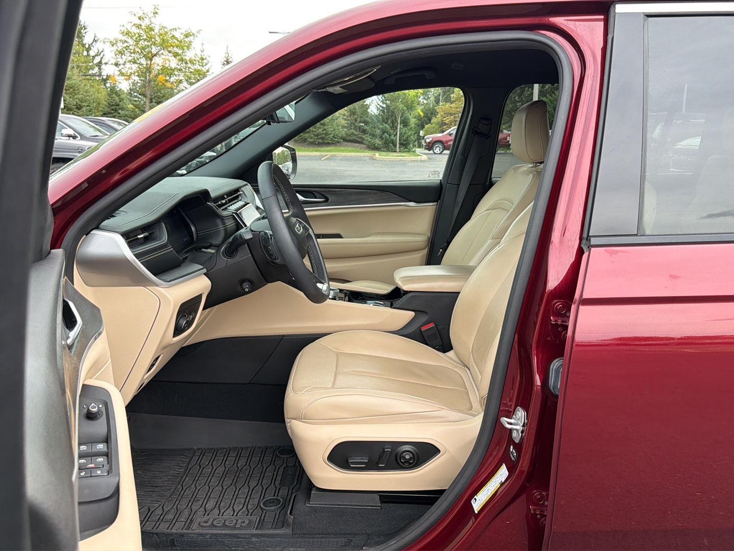 Used 2023 Velvet Red Pearlcoat Jeep Limited image 17