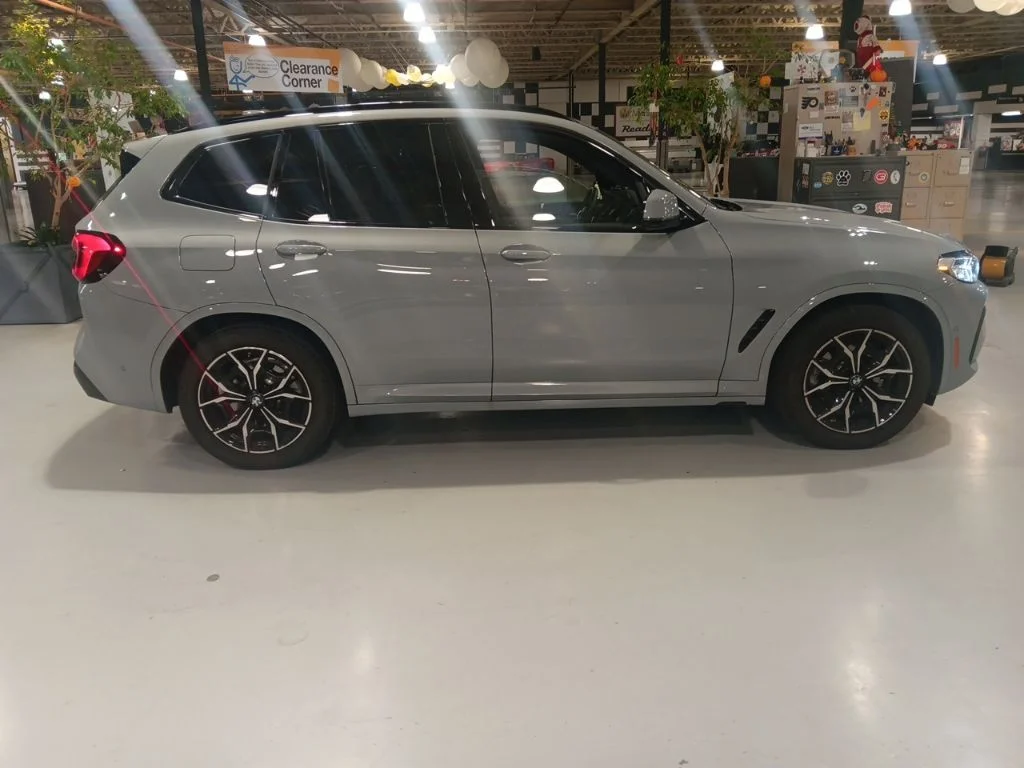 Used 2024 Gray BMW xDrive30i image 10