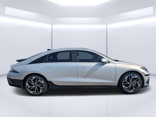 Used 2023 Gold Hyundai SEL image 2
