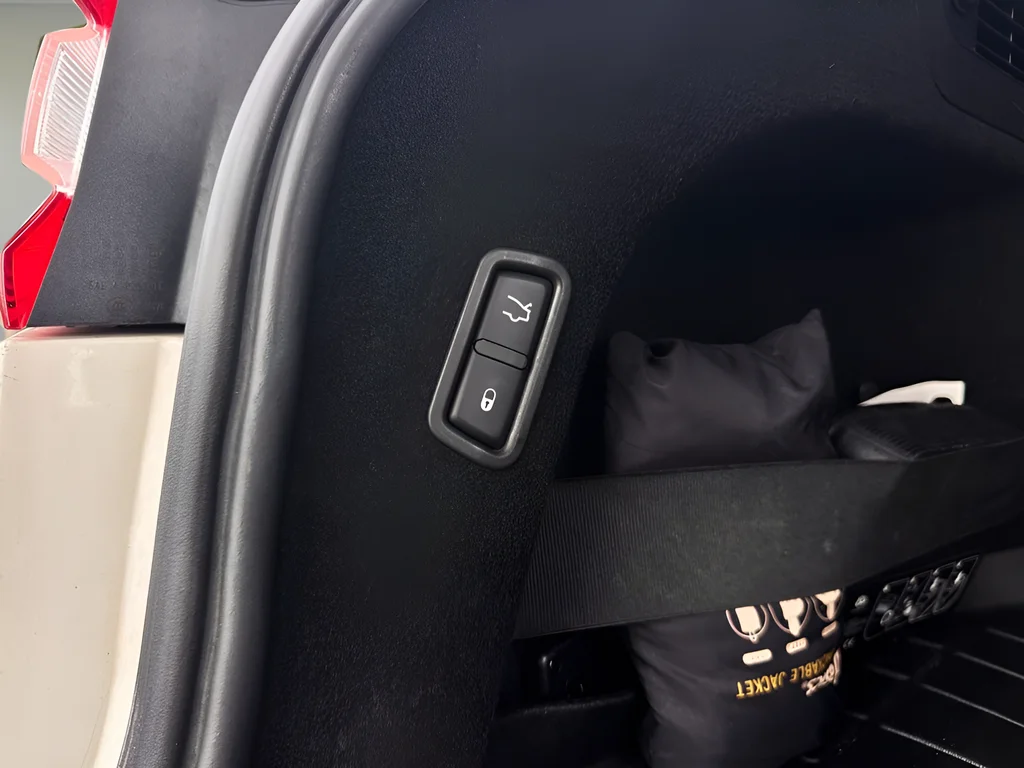 Used 2017 Black Maserati S image 23