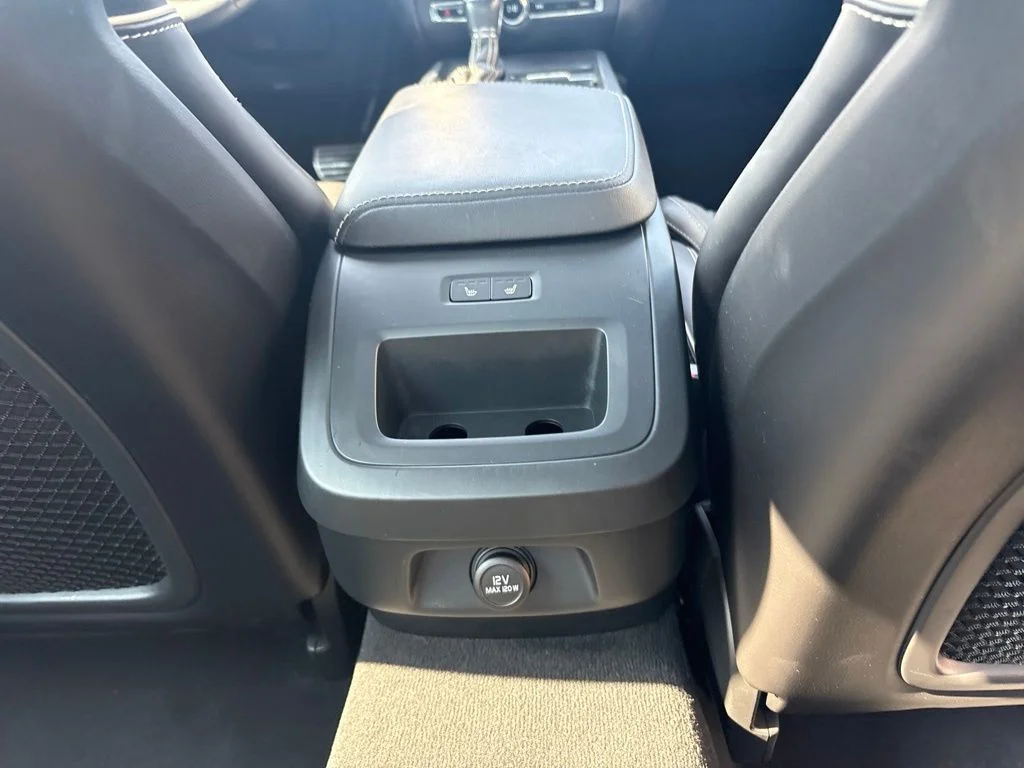 Used 2019 Black Volvo T6 R-Design image 34