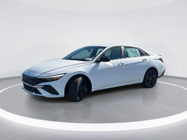 Used 2026 White Hyundai SEL Sport image 1
