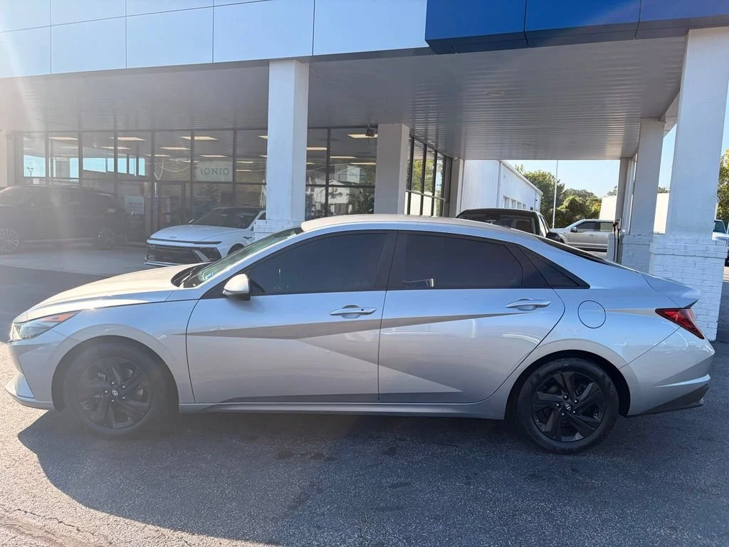 Used 2021 Shimmering Silver Pe Hyundai SEL image 10