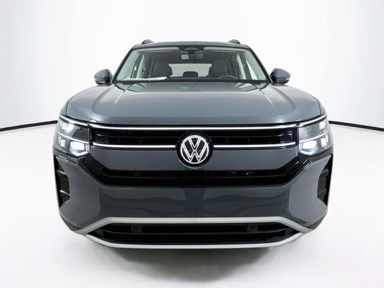 New 2027 Pure Gray Volkswagen SE w/Technology image 4