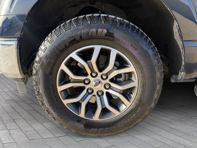 Used 2022 Blue Ford Lariat image 9