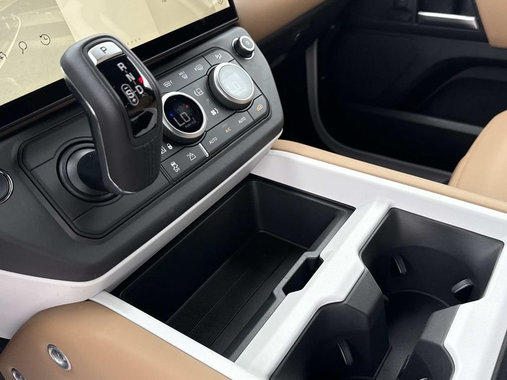 New 2026 Fuji White Land Rover X-Dynamic SE image 5
