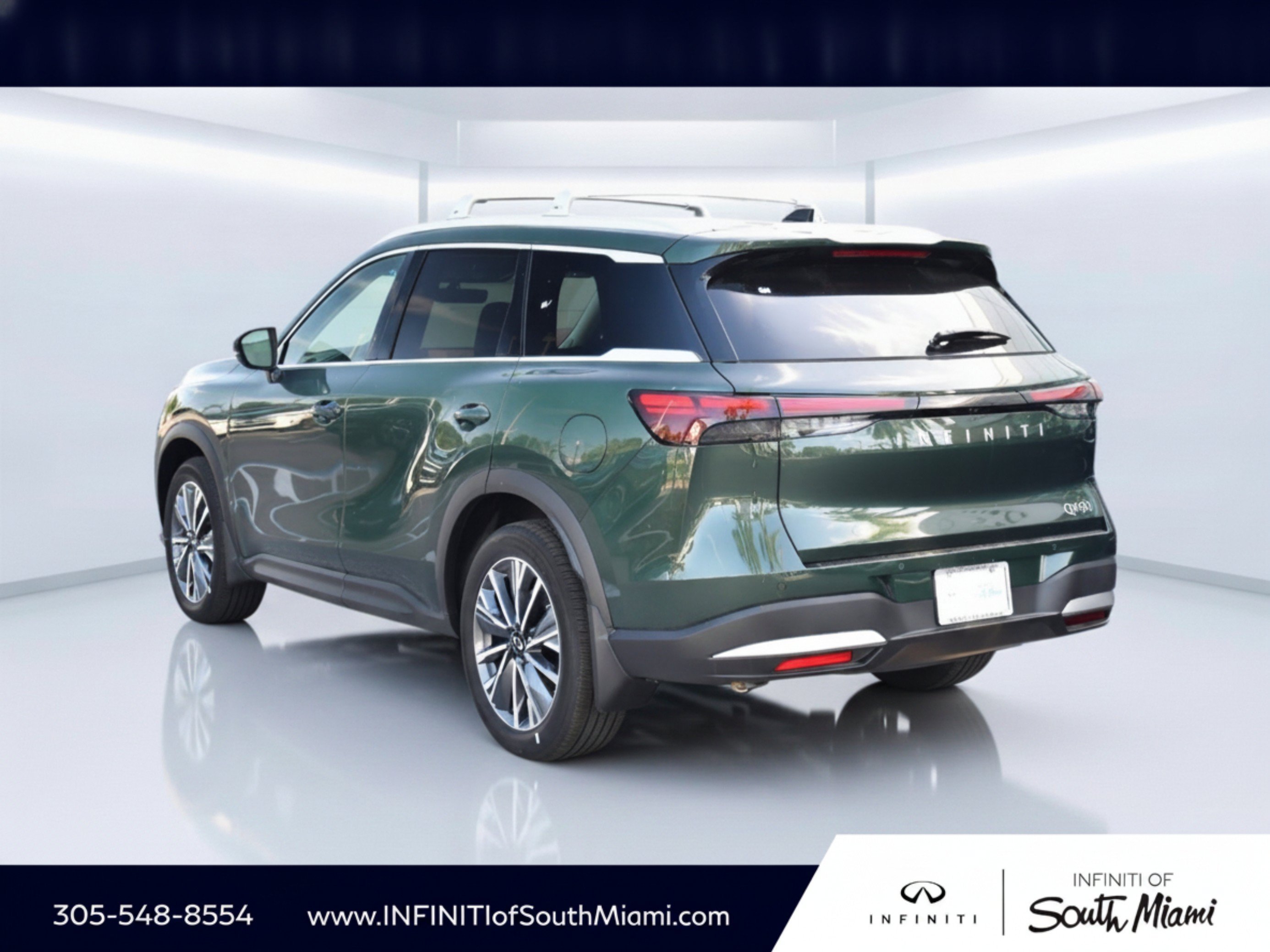 New 2027 DEEP EMERALD INFINITI Luxe FWD image 6