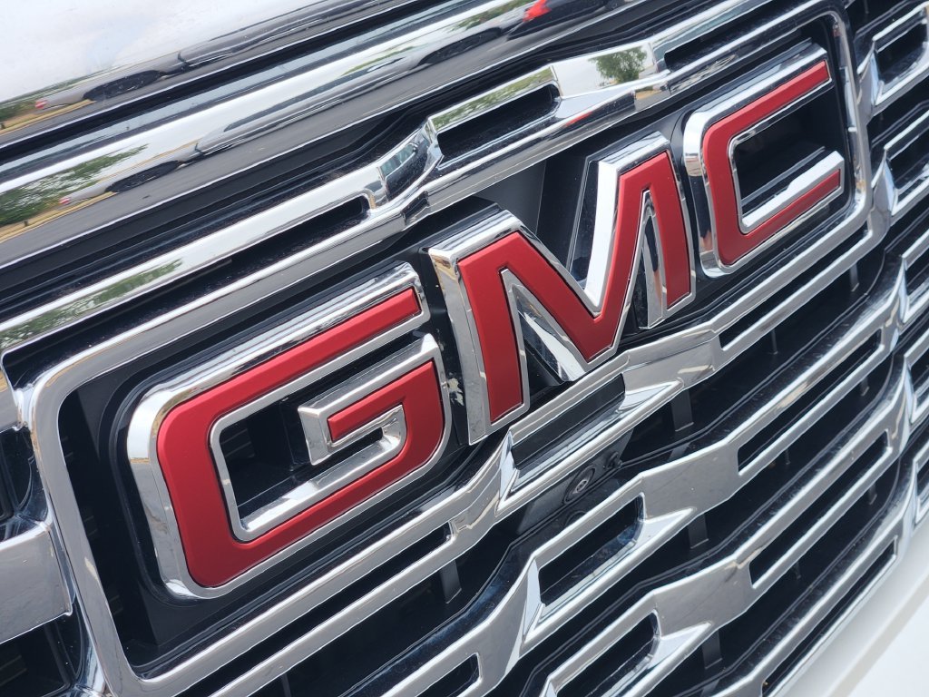 Used 2025 White GMC Denali image 11