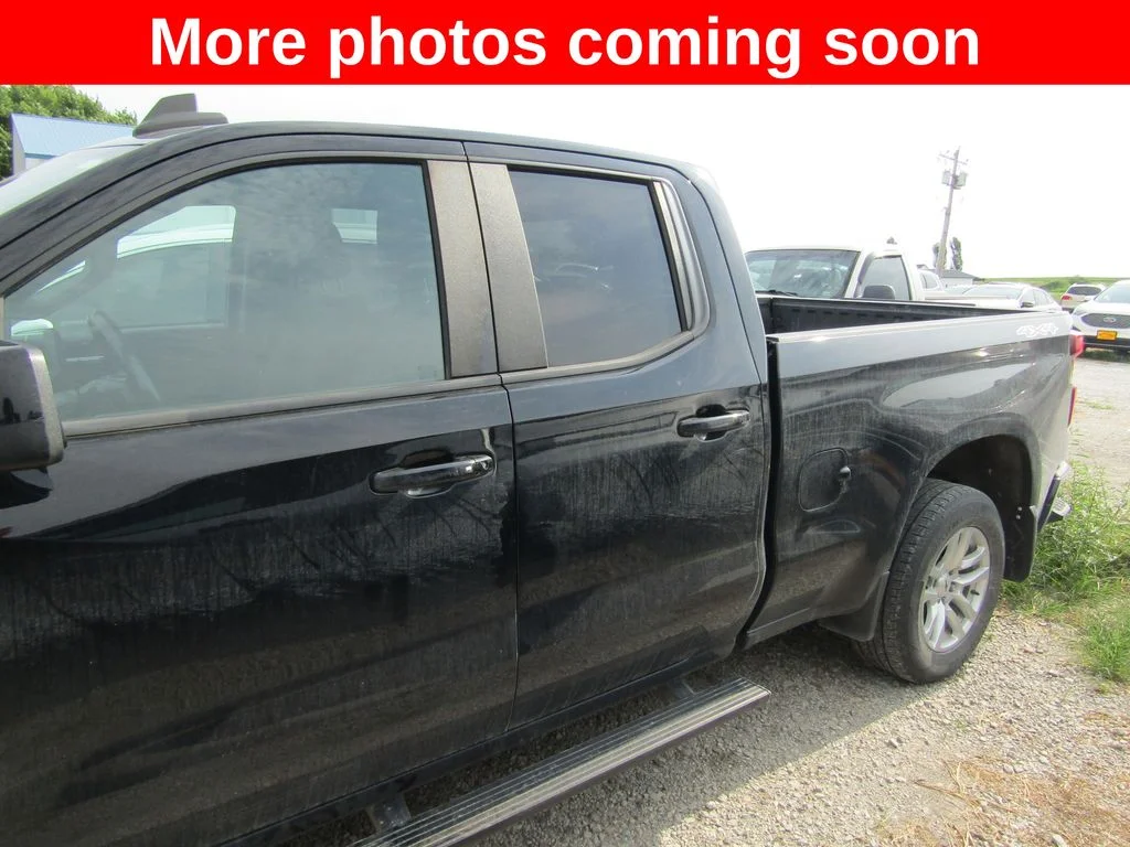 Used 2020  Chevrolet RST image 2