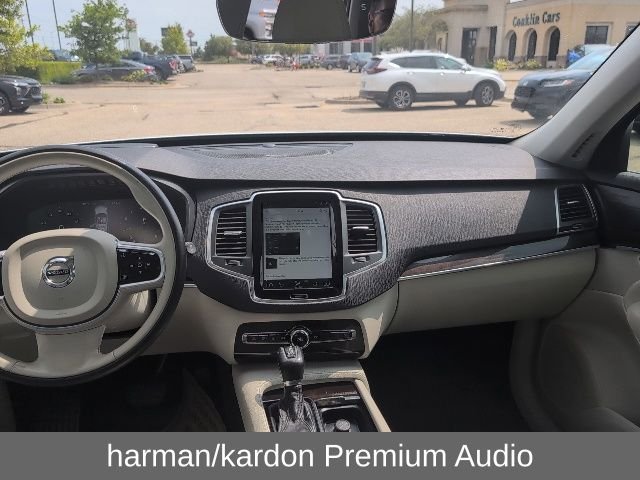 Used 2019 White Volvo T6 Momentum image 4